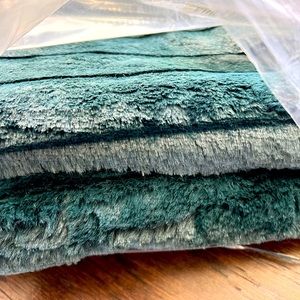 Dennis Basso green faux fur throw blanket